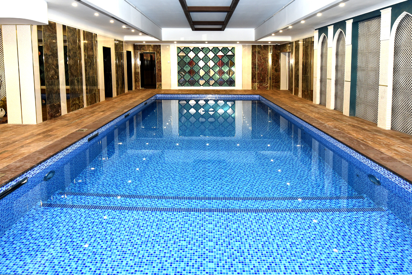 Частный бассейн в коттедже в Астане